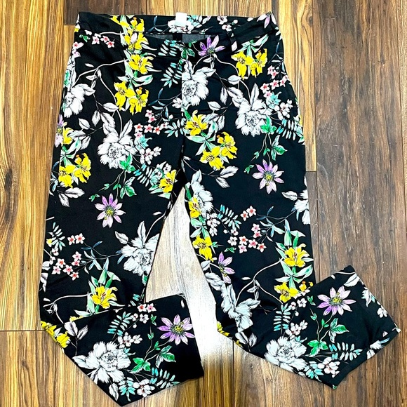 H&M Pants - H&M floral ankle pant